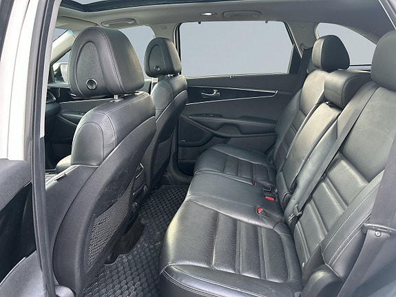 Kia Sorento 13 of 24