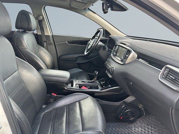 Kia Sorento 10 of 24