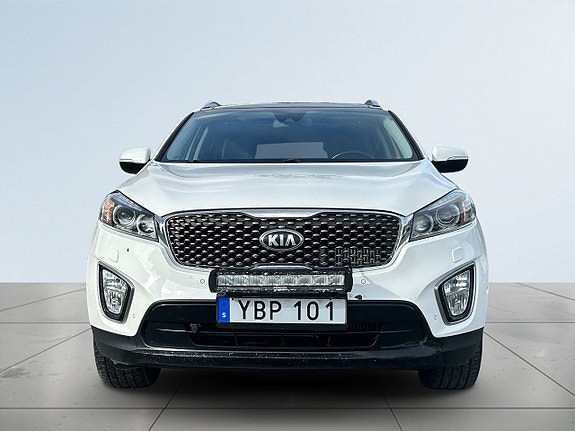 Kia Sorento 2 of 24