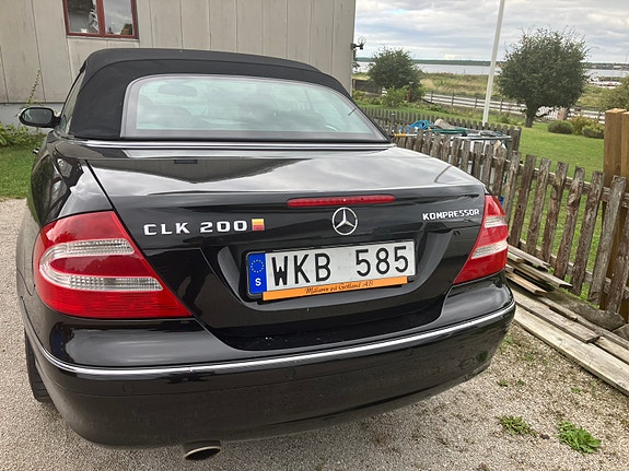 Mercedes-Benz CLK200 4 of 6
