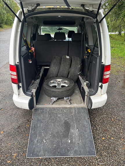 Volkswagen Caddy Maxi 8 of 11