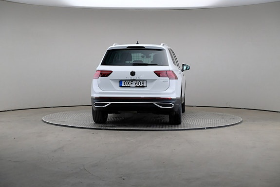 Volkswagen Tiguan 2 of 3