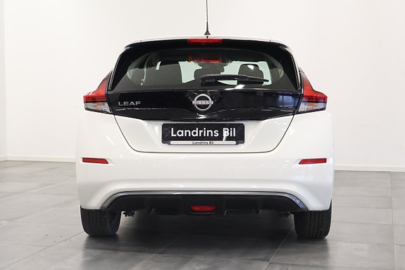 Nissan Leaf 4 of 18
