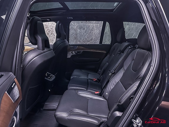 Volvo XC90 18 of 28