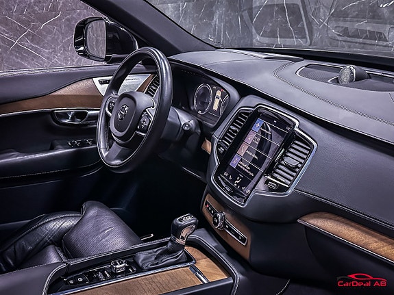 Volvo XC90 12 of 28