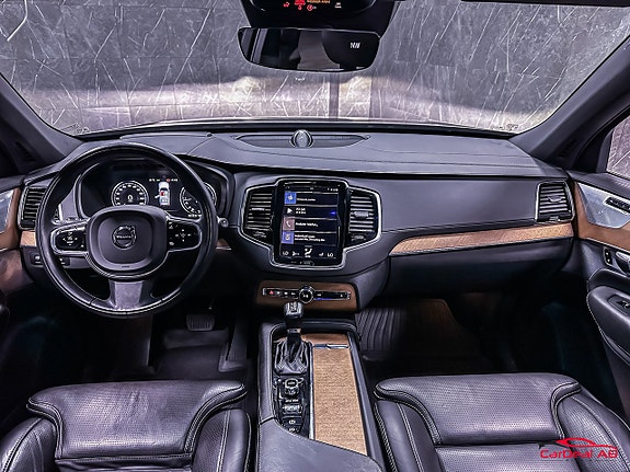 Volvo XC90 13 of 28