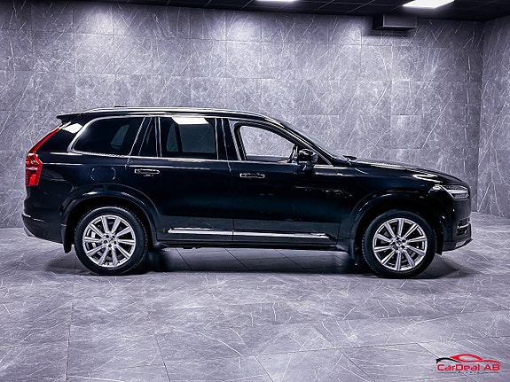 Volvo XC90 2 of 28