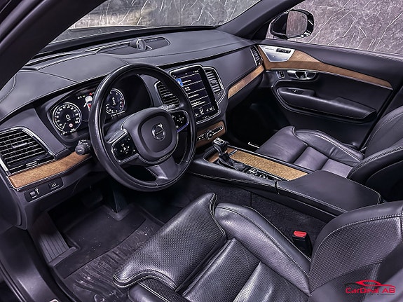 Volvo XC90 15 of 28