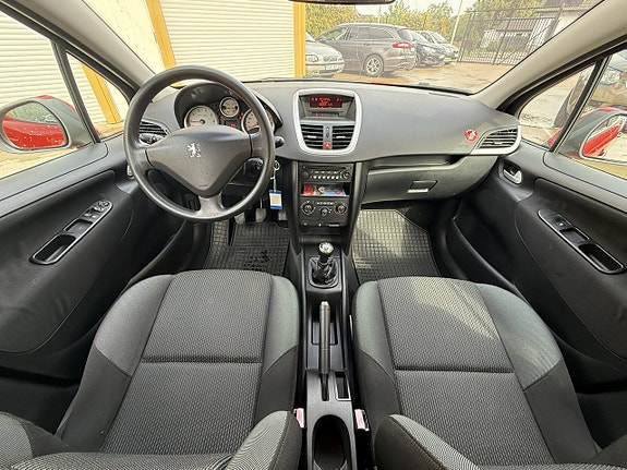 Peugeot 207 9 of 12