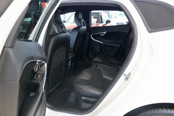 Volvo V40 13 of 26
