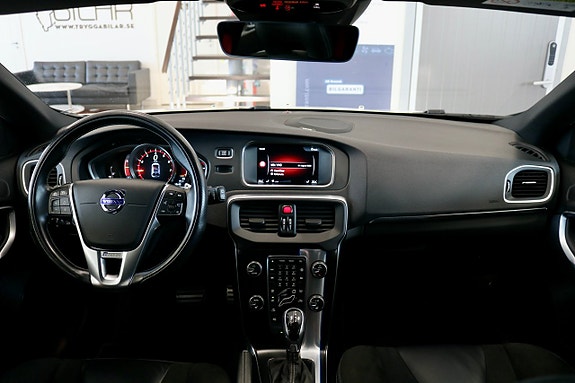 Volvo V40 15 of 26