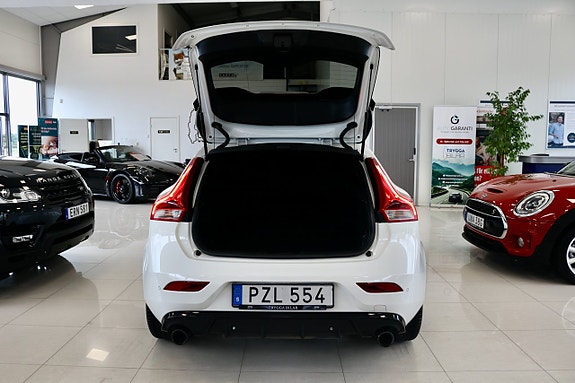 Volvo V40 4 of 26
