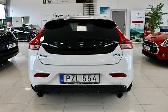 Volvo V40 3 of 26