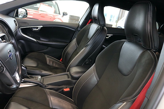 Volvo V40 16 of 26
