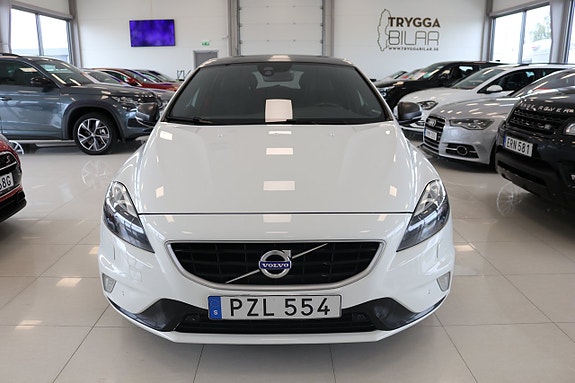 Volvo V40 2 of 26