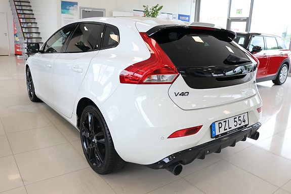 Volvo V40 8 of 26