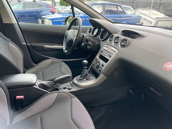 Peugeot 308 SW 4 of 8