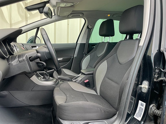 Peugeot 308 SW 7 of 8