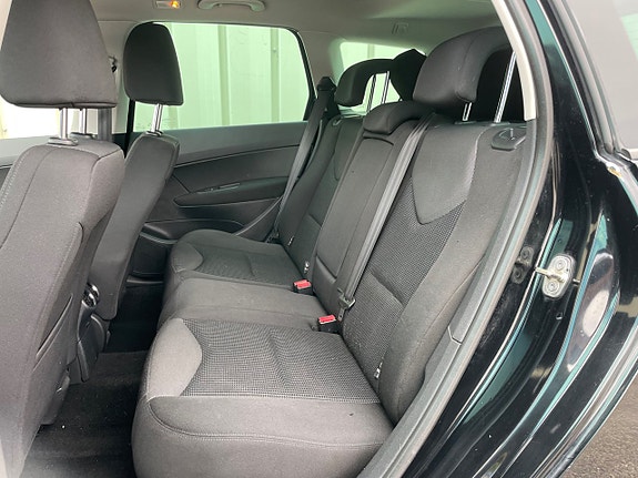 Peugeot 308 SW 6 of 8