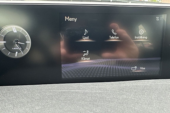 Lexus UX300e 25 of 30