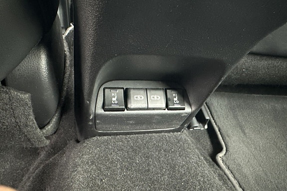 Lexus UX300e 30 of 30