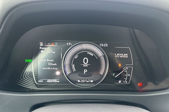 Lexus UX300e 26 of 30