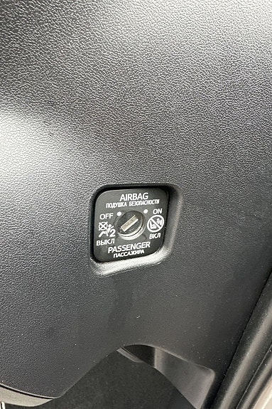 Lexus UX300e 11 of 30