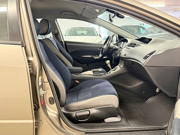 Honda Civic 16 of 27