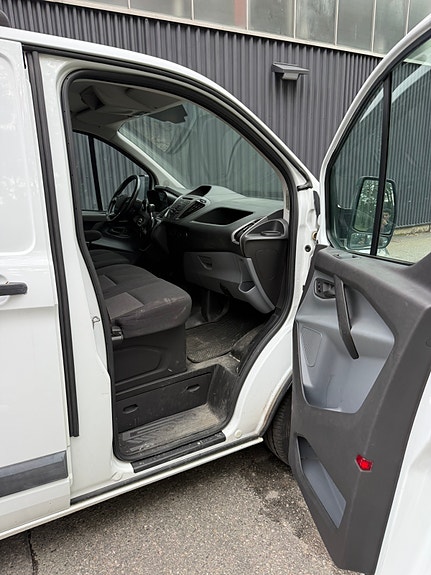Ford Transit Custom 8 of 8