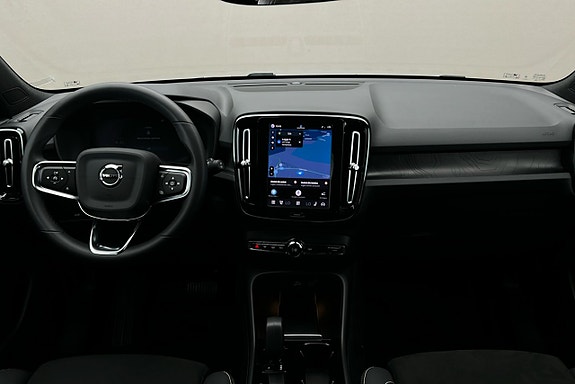 Volvo XC40 3 of 3
