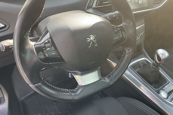 Peugeot 308 8 of 18