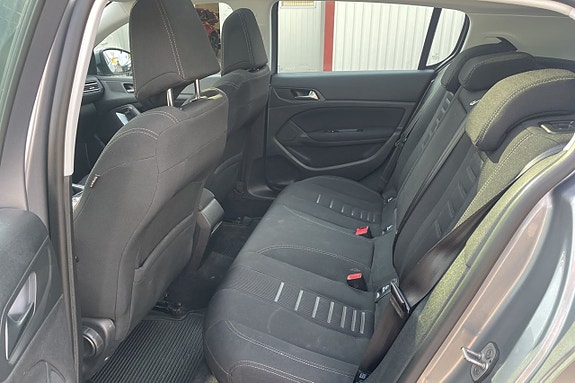 Peugeot 308 16 of 18