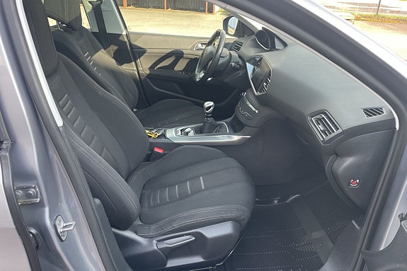 Peugeot 308 15 of 18