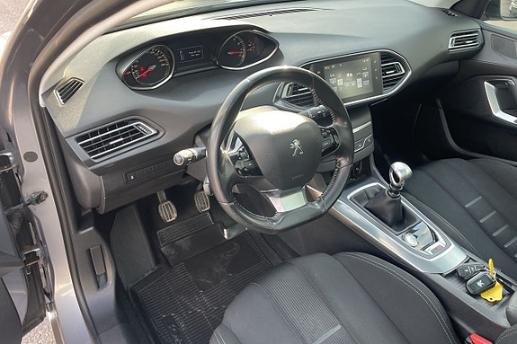 Peugeot 308 7 of 18