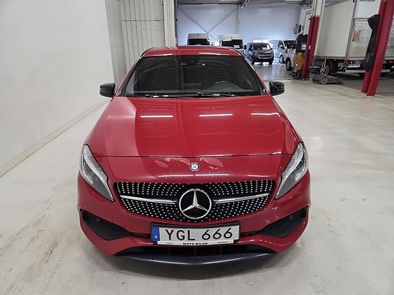 Mercedes-Benz A180 2 of 10
