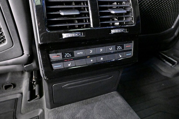 Volkswagen Touareg 14 of 30