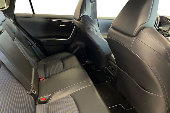 Toyota RAV4 9 of 26