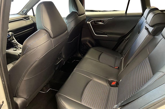 Toyota RAV4 13 of 26