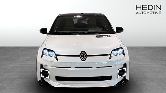 Renault 5 E-Tech 8 of 9