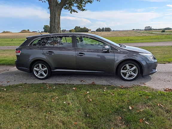 Toyota Avensis 2 of 7