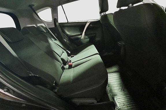 Toyota RAV4 17 of 22