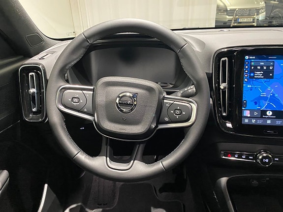 Volvo EX40 16 of 21