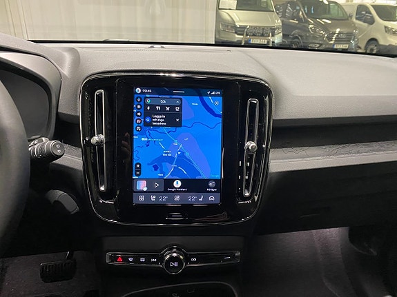 Volvo EX40 15 of 21