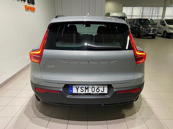 Volvo EX40 6 of 21