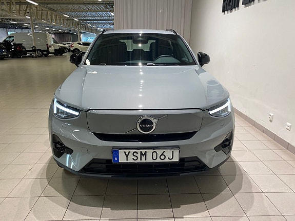 Volvo EX40 3 of 21