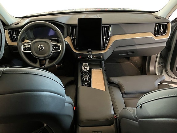 Volvo XC60 6 of 16
