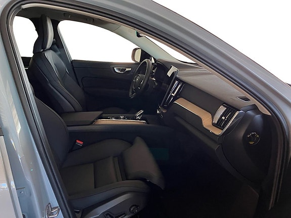 Volvo XC60 5 of 16