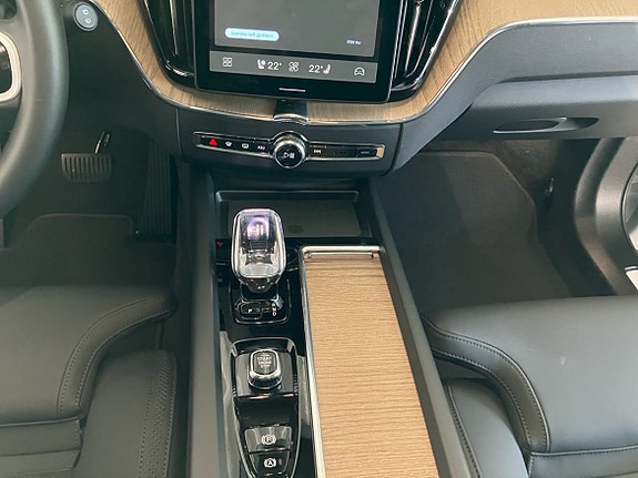 Volvo XC60 13 of 16