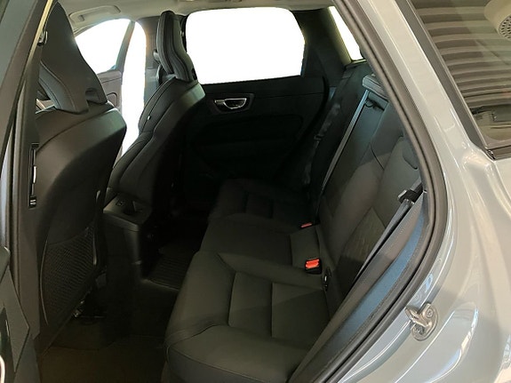 Volvo XC60 7 of 16