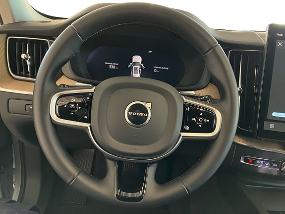 Volvo XC60 11 of 16